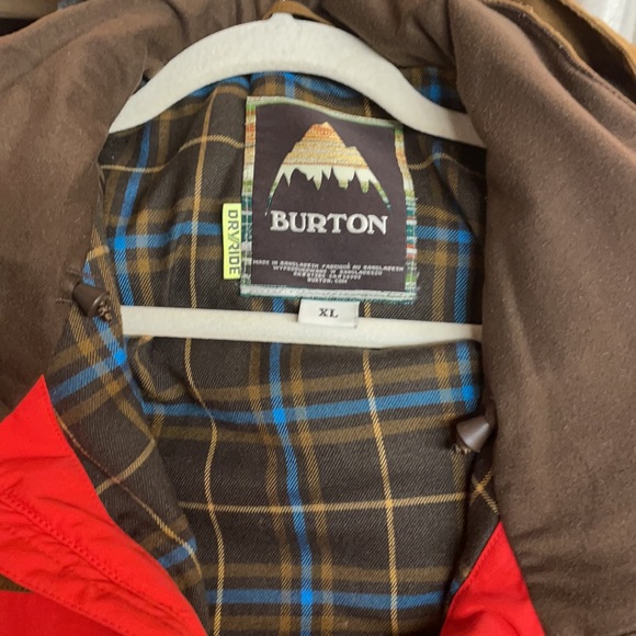 Burton snowboard jacket. - Picture 2 of 6